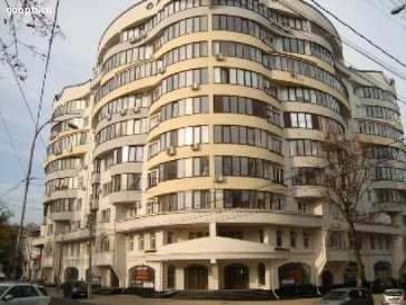 3 комнатная квартира. Жилой комплекс в центре города Кишинев
