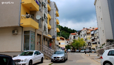 Черногория. Будва. Новая квартира с видом  на горы и зеленый