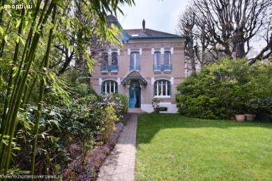 Дом с садом в 16 округе Парижа