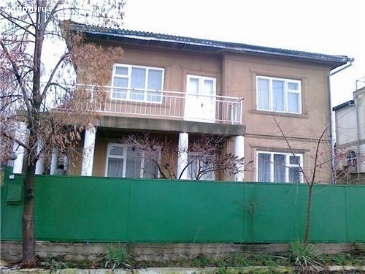 Дом в Кишиневе, идеален для 2-х семей - родителей и детей