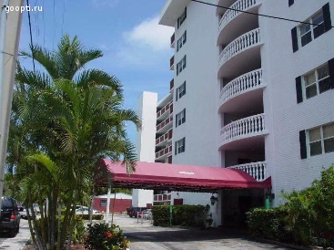 Квартира в Норт-Майами-Бич в жилом комплексе на набережной