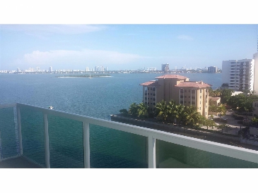 Угловая квартира в Майами с видами на залив