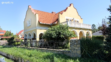 Венгрия. Дом с садом и гаражом на озере Балатон.